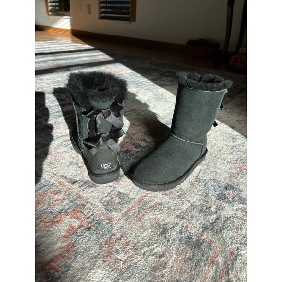 Women’s Ugg Boots Size 6 Bailey Bow Black Sherpa Shearling wool Suede Shoes - Picture 2 of 12